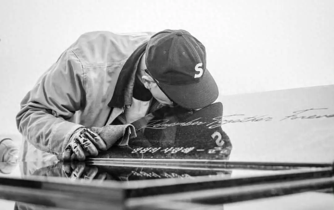 《名人生老病死的秘密》：看完才知道，原来“给我钱”就能解决一切人生难题？